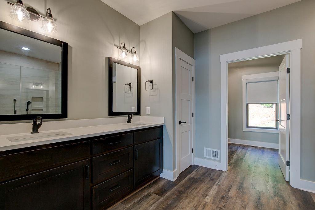 Ensuite bathroom with double sinks