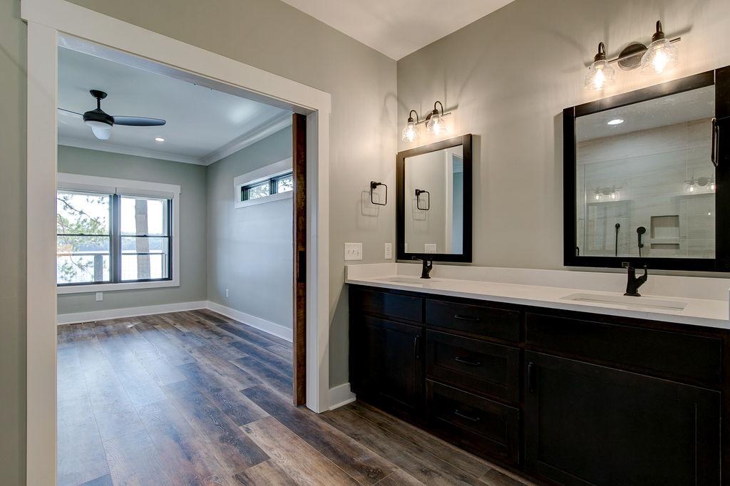 Ensuite bathroom with double sinks