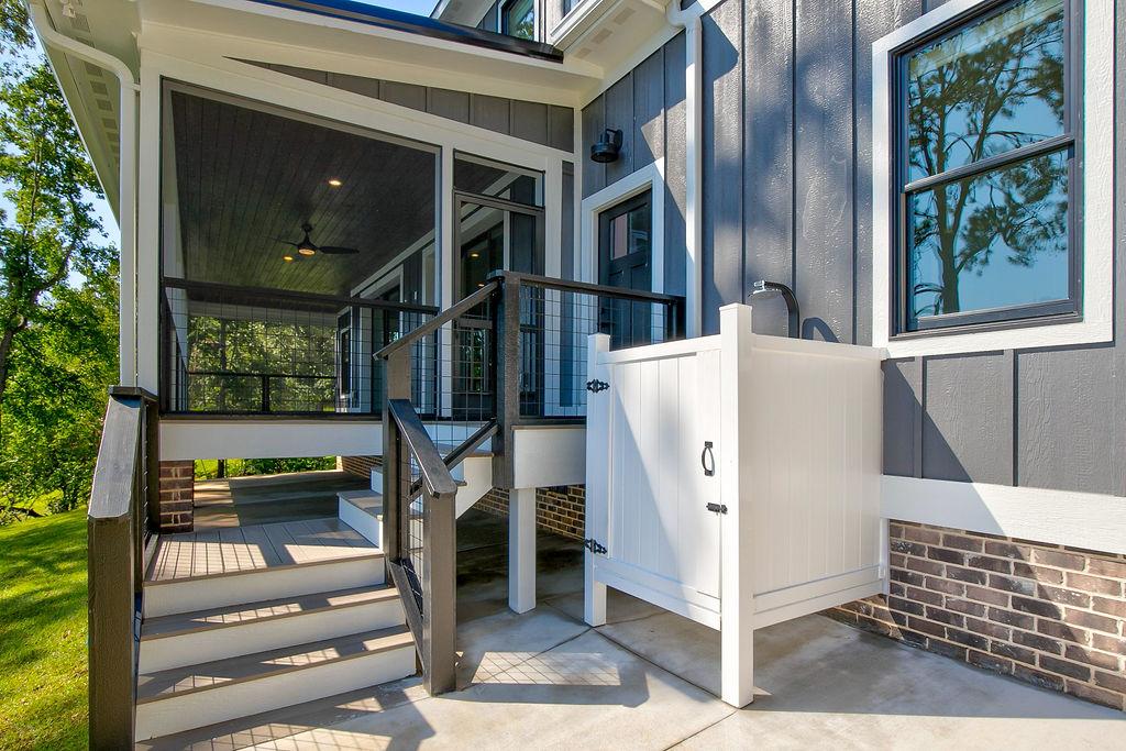 Screened porch of Rafter B custom lakeside home