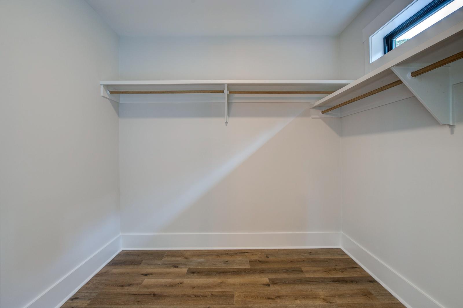 Ensuite walk in closet