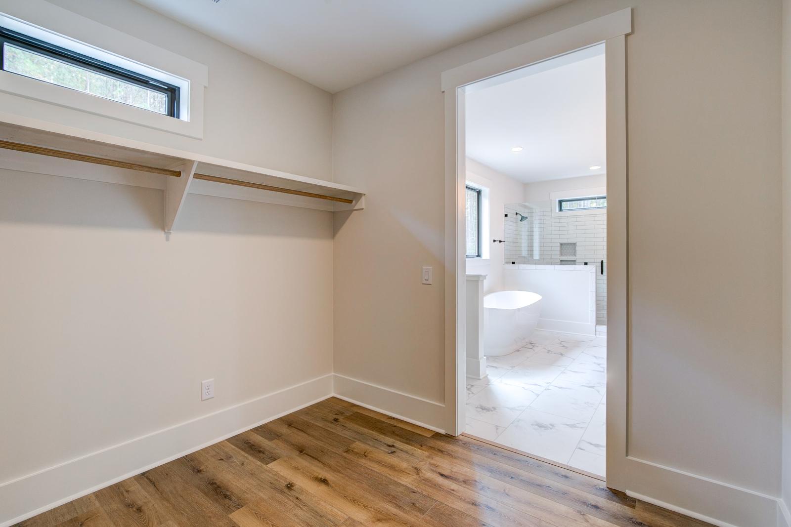 Ensuite walk in closet
